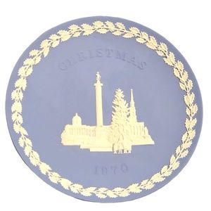 WEDGWOOD JASPERWARE BLUE 1970 CHRISTMAS PLATE - TRAFALGAR SQUARE